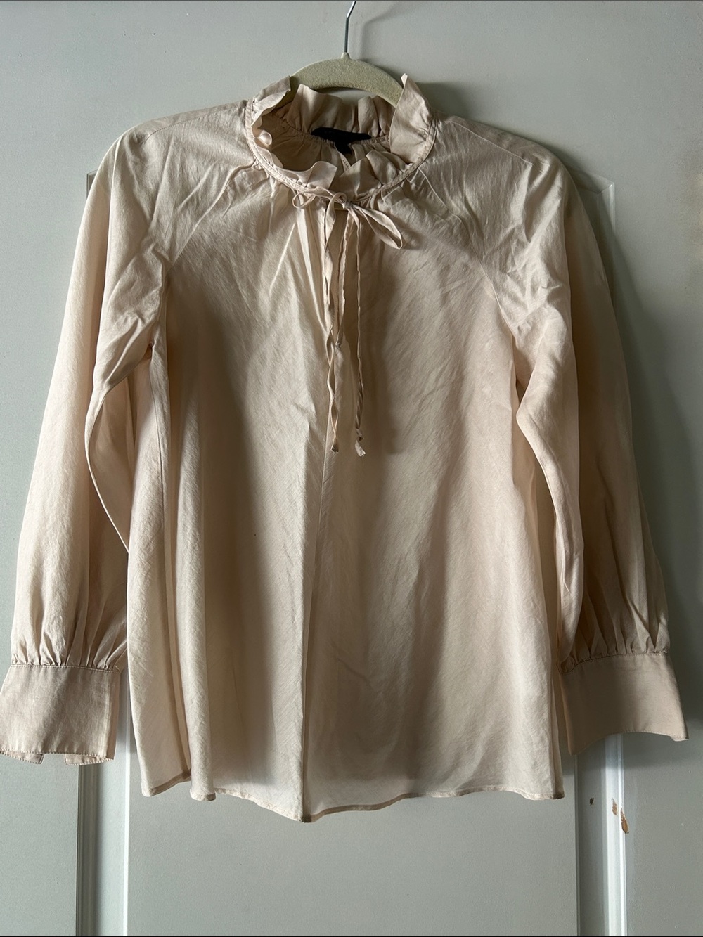 Banana Republic Womens Ruffle Tie-Neck Blouse/Oyster Pearl color/ XS
